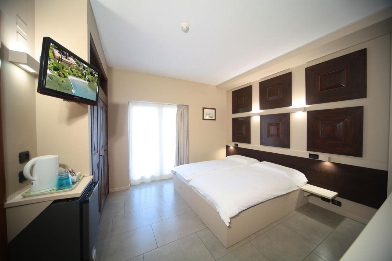 Hotel La Pauel Сирмионе Екстериор снимка