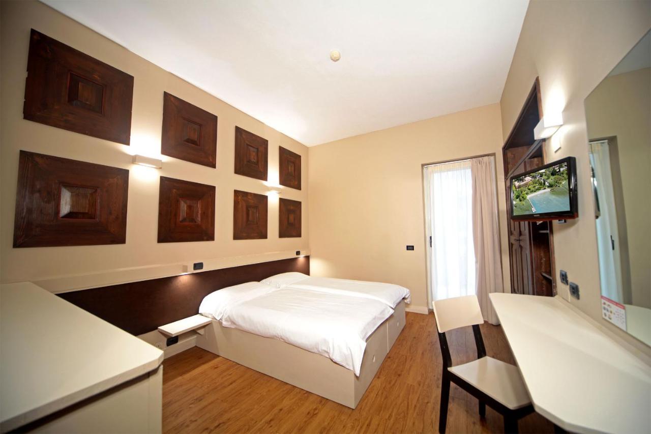 Hotel La Pauel Сирмионе Екстериор снимка