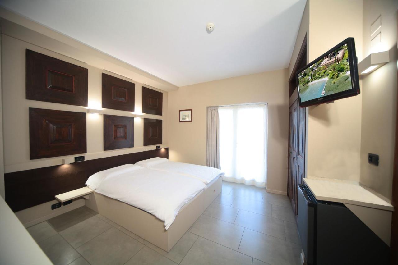 Hotel La Pauel Сирмионе Екстериор снимка