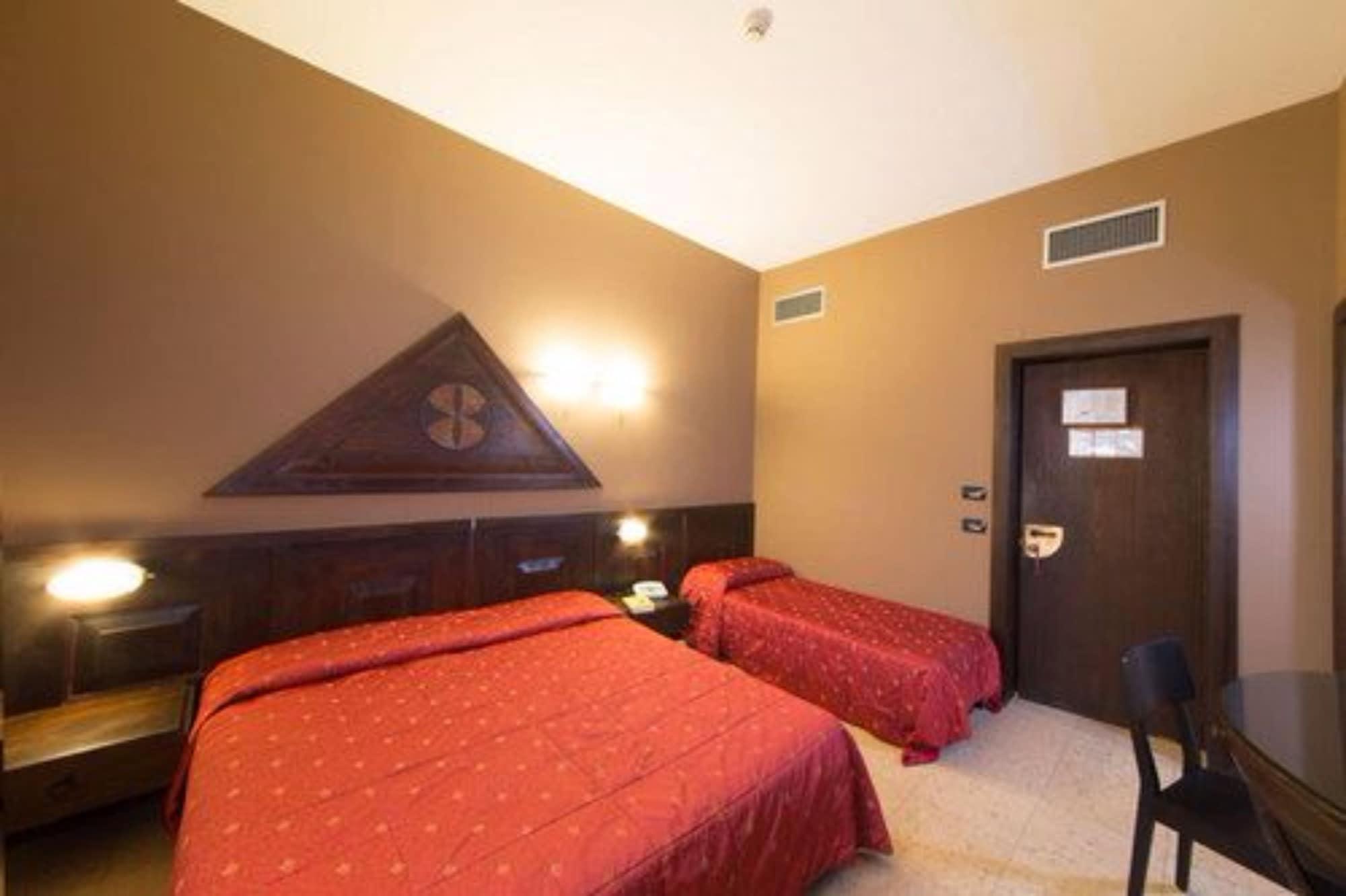 Hotel La Pauel Сирмионе Екстериор снимка
