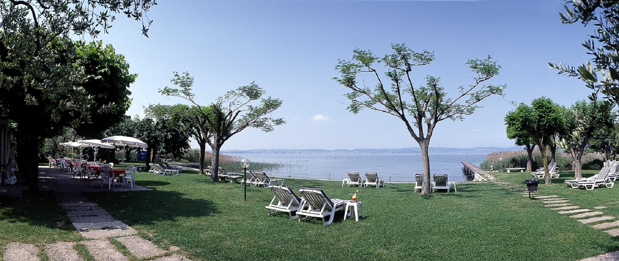 Hotel La Pauel Сирмионе Екстериор снимка