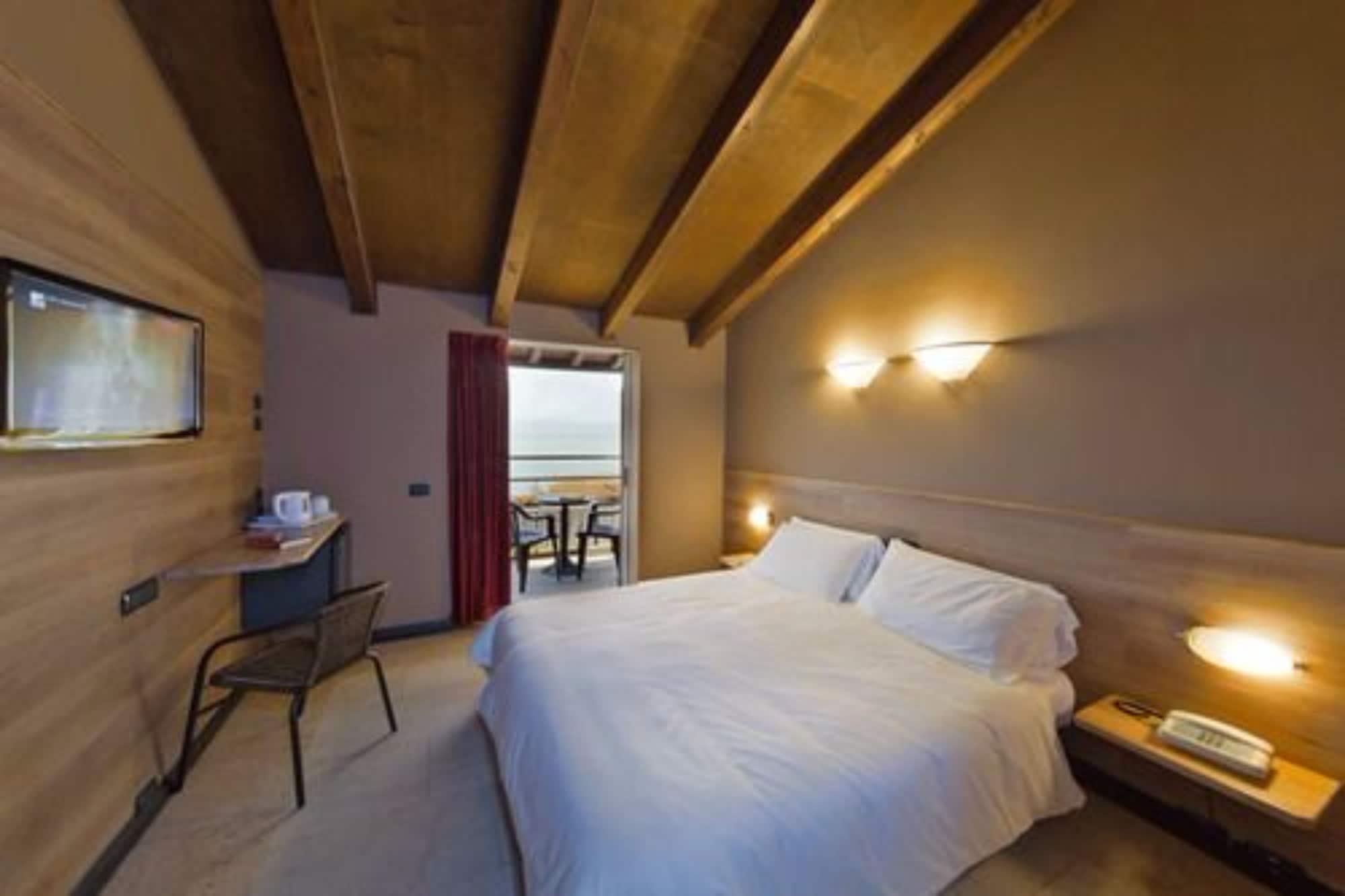 Hotel La Pauel Сирмионе Екстериор снимка