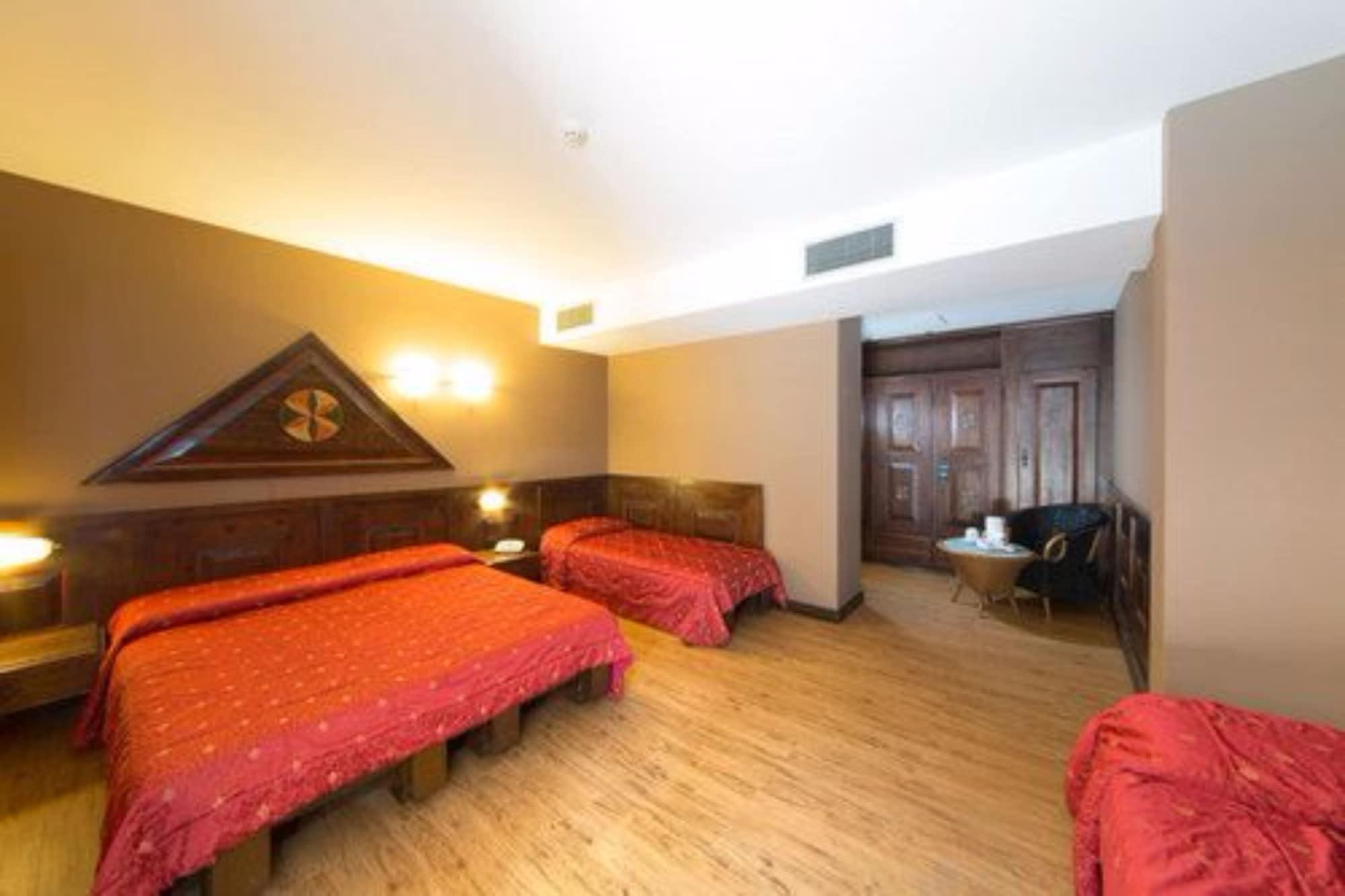Hotel La Pauel Сирмионе Екстериор снимка