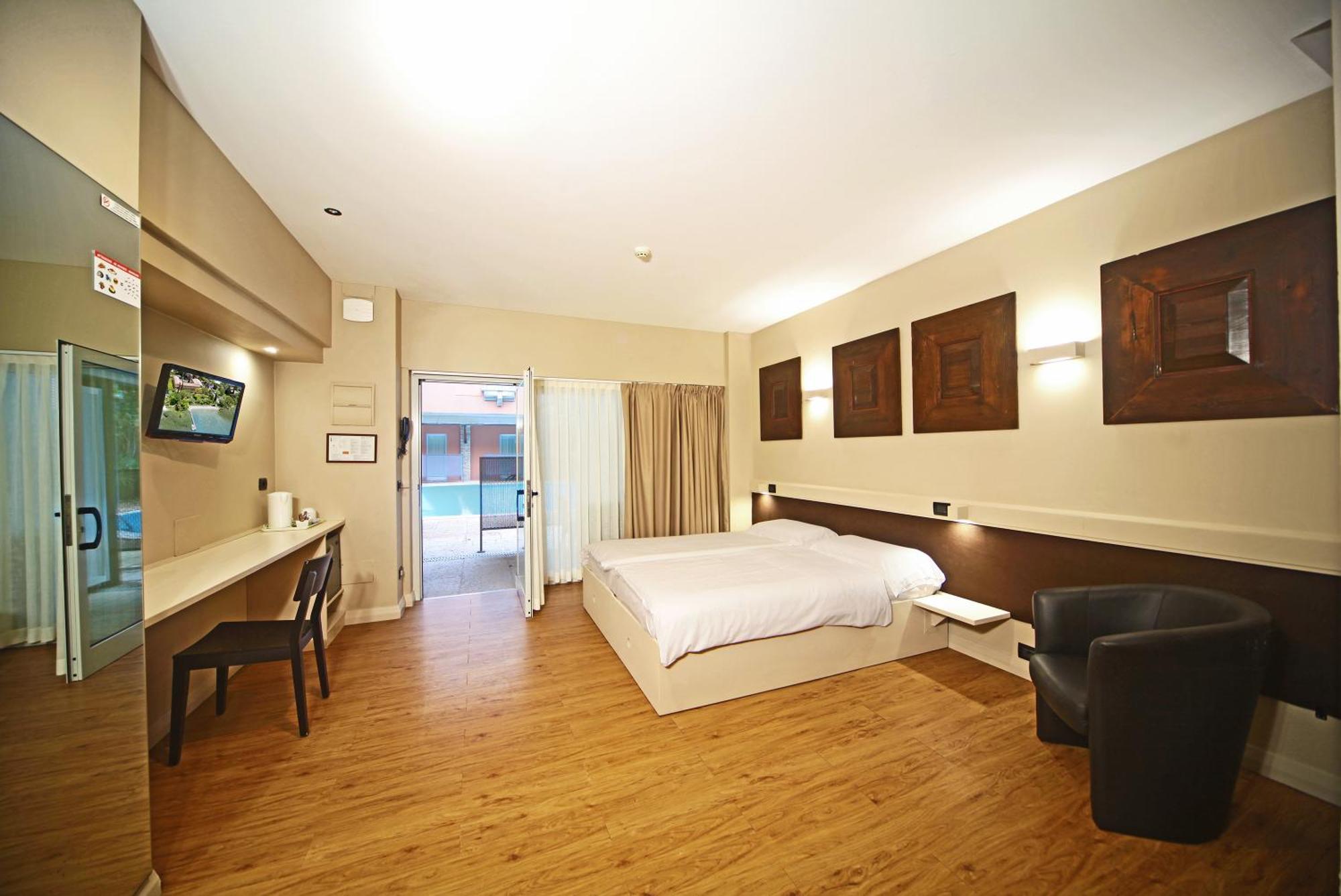Hotel La Pauel Сирмионе Екстериор снимка