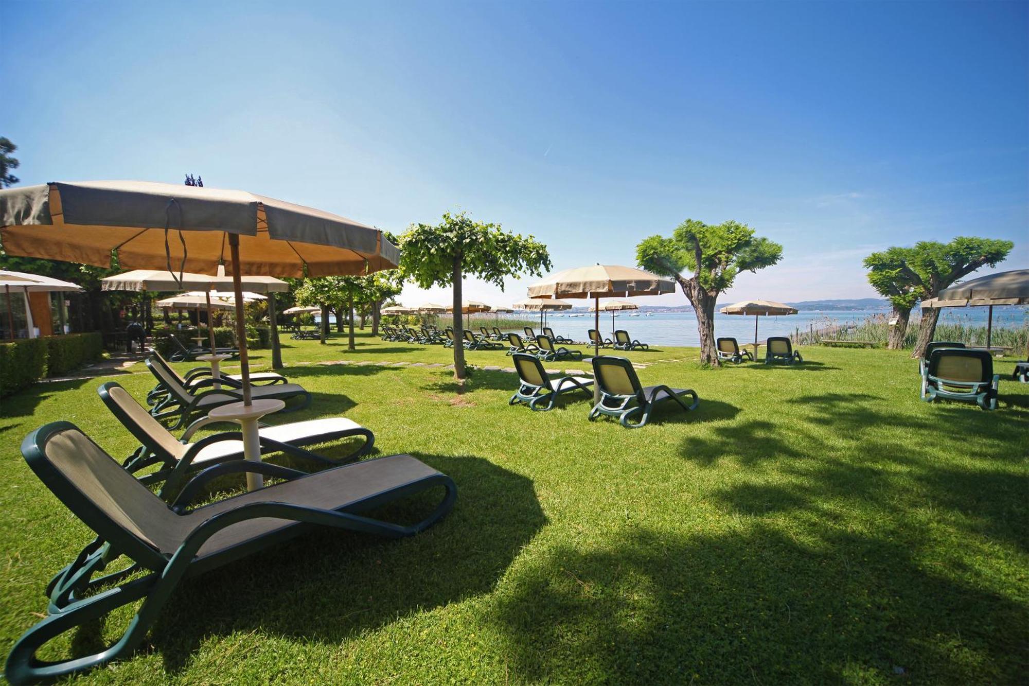 Hotel La Pauel Сирмионе Екстериор снимка