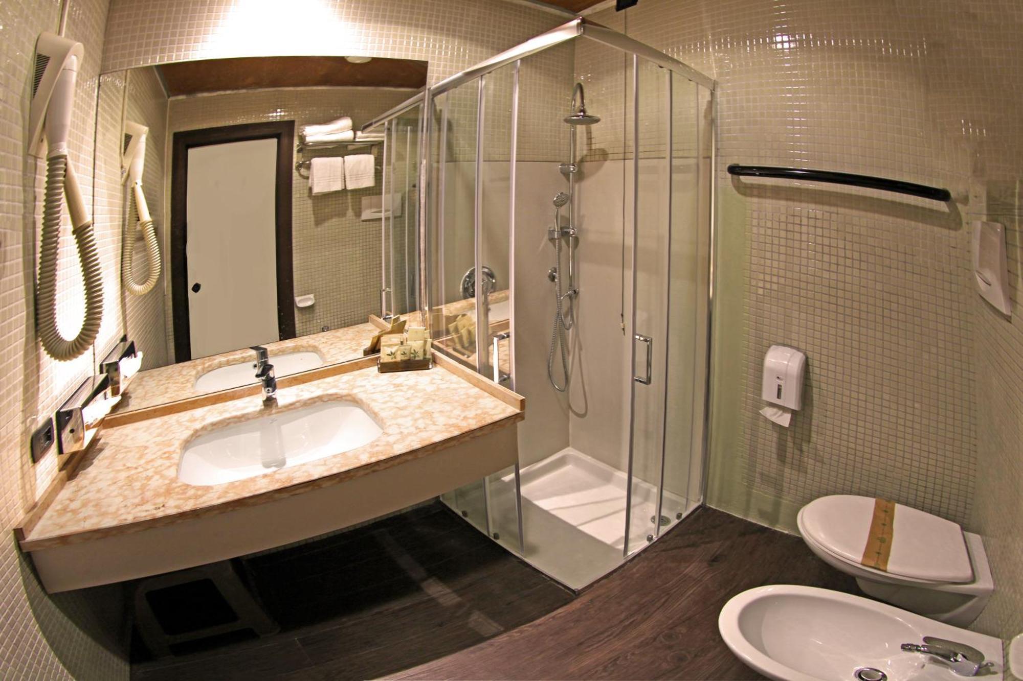Hotel La Pauel Сирмионе Екстериор снимка