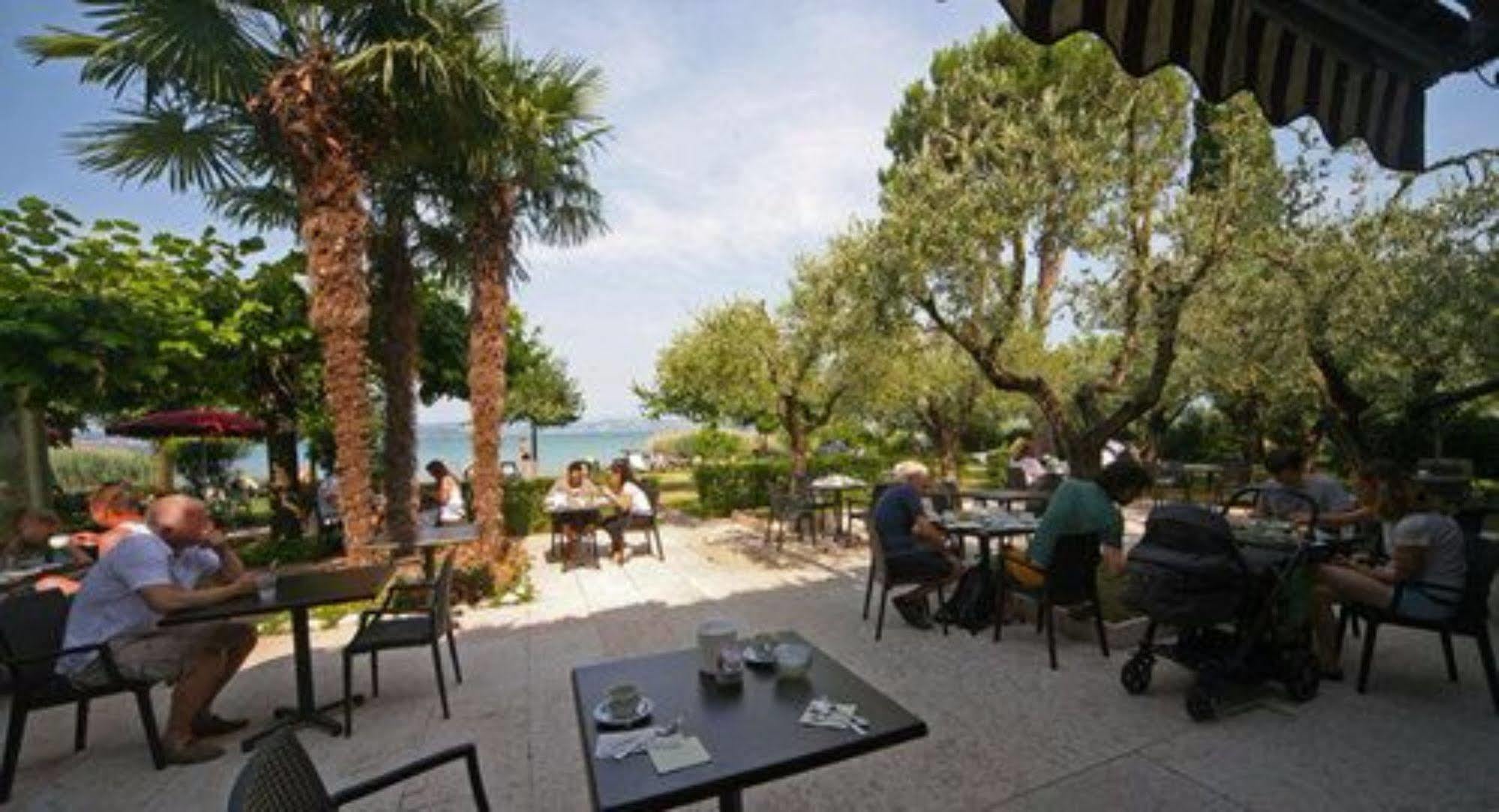 Hotel La Pauel Сирмионе Екстериор снимка